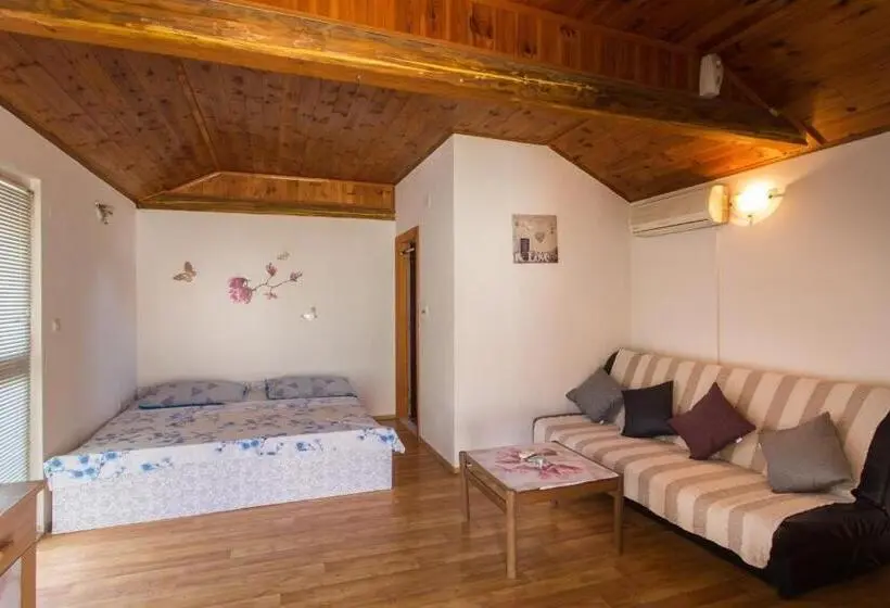 استودیو استاندارد با چشمانداز باغ, Guest House Godimento