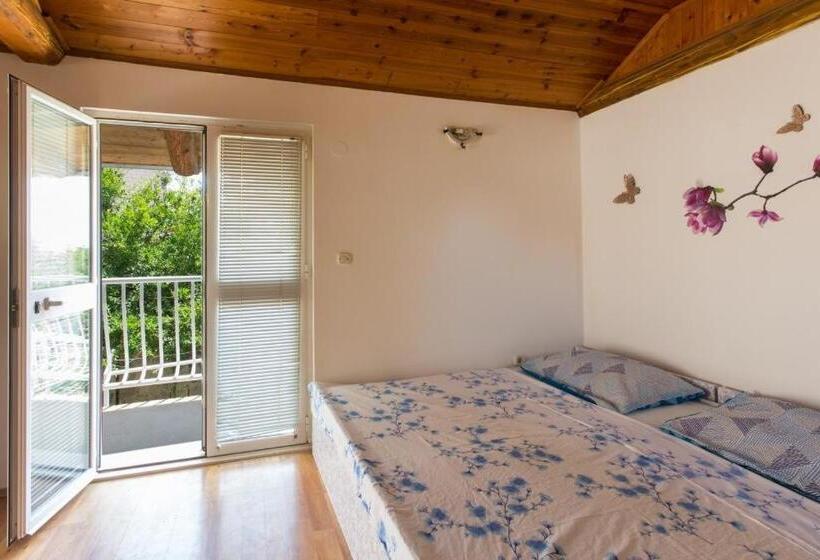 استودیو استاندارد با چشم‌انداز باغ, Guest House Godimento