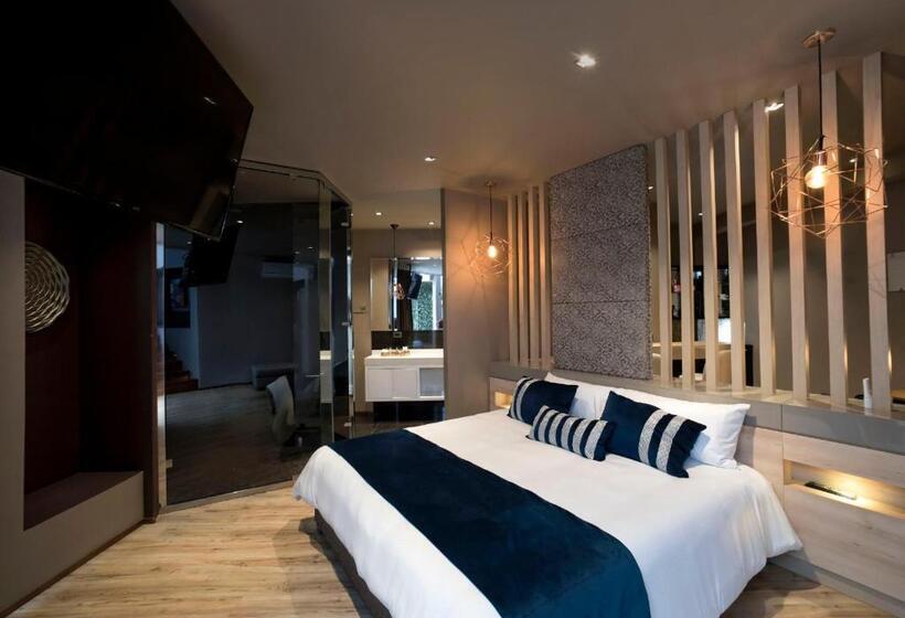 جناح ديلوكس, Albura