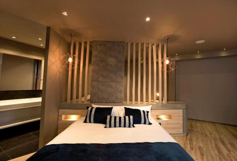 جناح ديلوكس, Albura