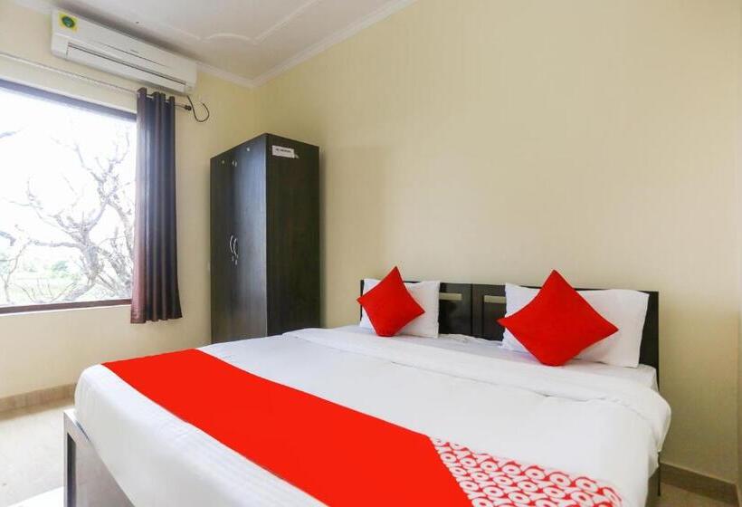 חדר קלאסי לשלושה, Flagship 48731 Pradeep Hostel