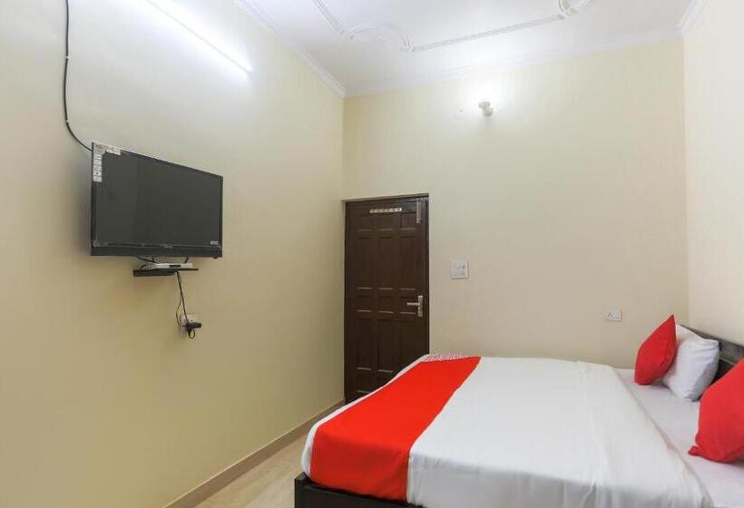 חדר דלוקס לשלושה, Flagship 48731 Pradeep Hostel