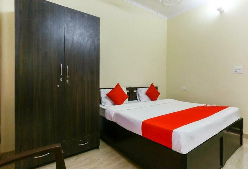 חדר קלאסי לשלושה, Flagship 48731 Pradeep Hostel