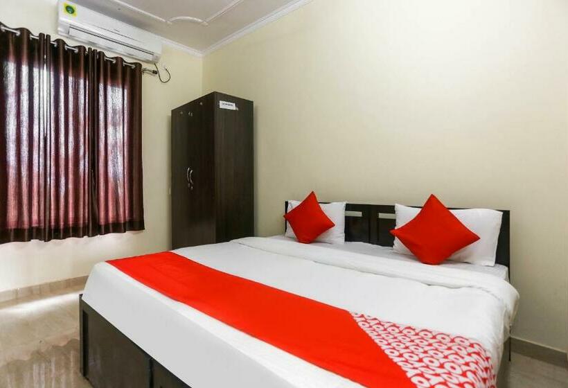 חדר קלאסי לשלושה, Flagship 48731 Pradeep Hostel