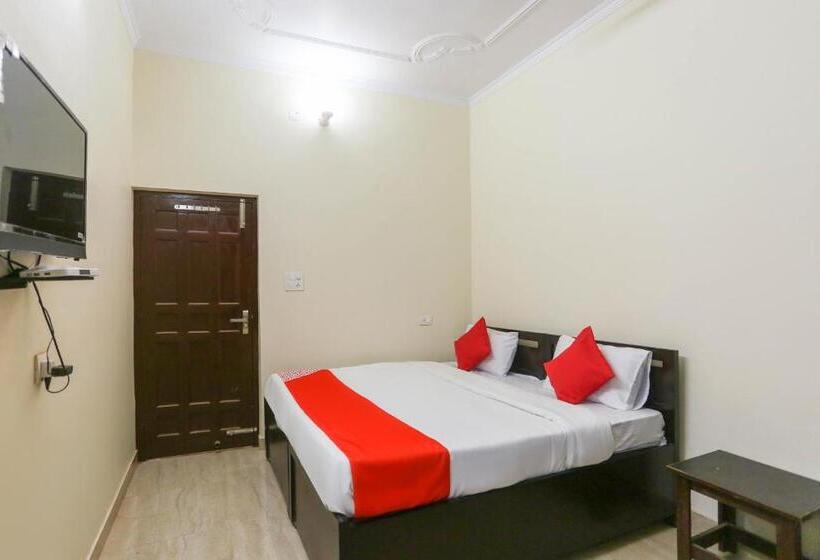 חדר דלוקס לשלושה, Flagship 48731 Pradeep Hostel