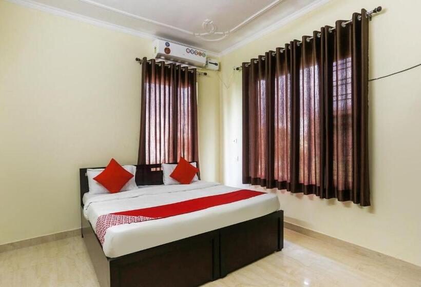 חדר דלוקס לשלושה, Flagship 48731 Pradeep Hostel