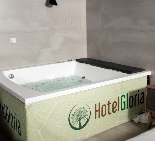 اتاق سوپریور با تخت بزرگ, Gloria Ks