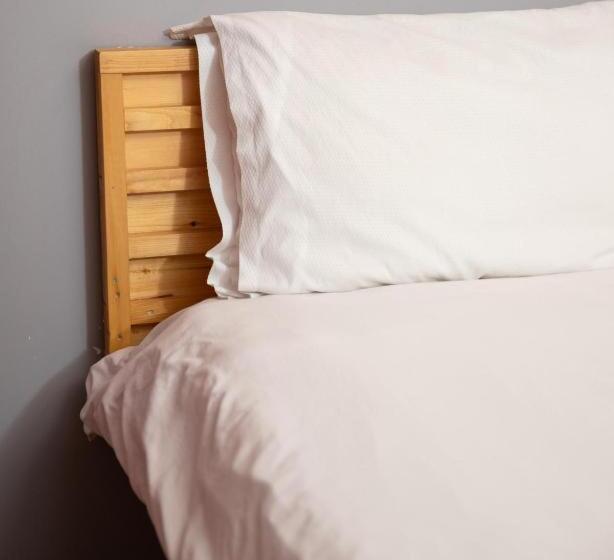 اتاق استاندارد, Gloria Ks