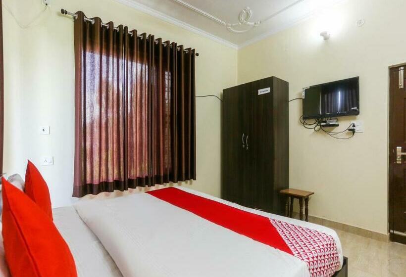 חדר דלוקס לשלושה, Flagship 48731 Pradeep Hostel