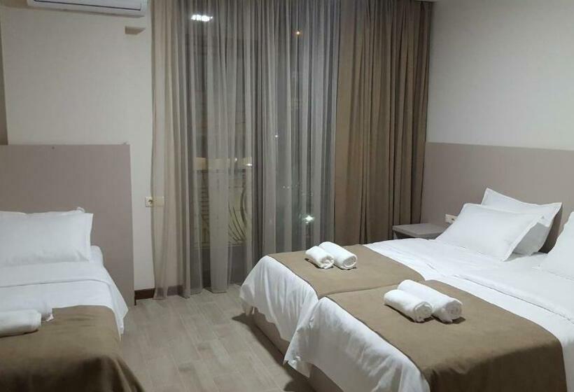 اتاق استاندارد سه نفره, Tesa