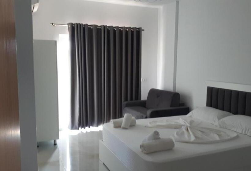 اتاق استاندارد سه نفره, Zeka