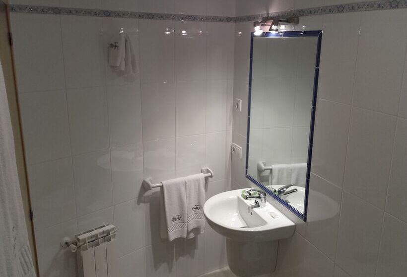 اتاق استاندارد سه نفره, Cabo Festiñanza