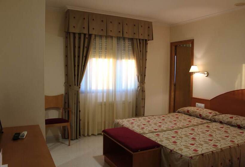 اتاق استاندارد سه نفره, Cabo Festiñanza