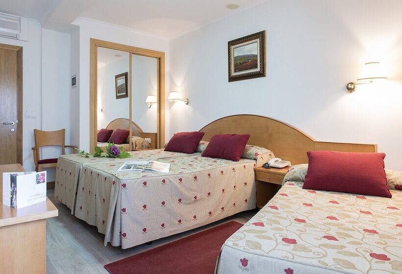 اتاق استاندارد سه نفره, Cabo Festiñanza