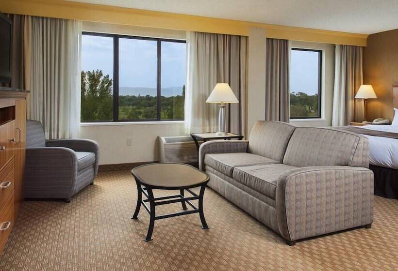 جناح جونيور, Doubletree Hotel Grand Junction