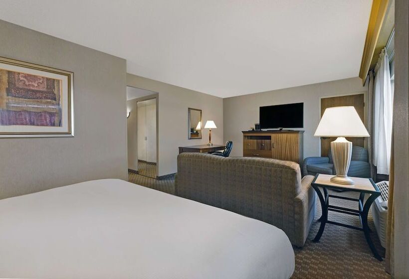 جناح جونيور, Doubletree Hotel Grand Junction