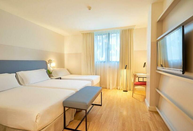 اتاق استاندارد سه نفره, Eurostars Málaga