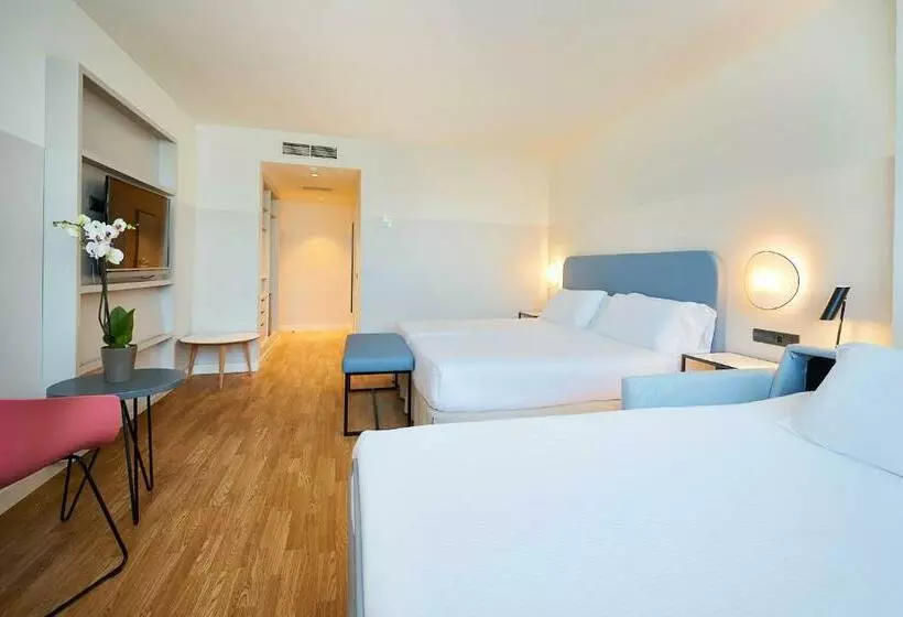 اتاق استاندارد سه نفره, Eurostars Málaga