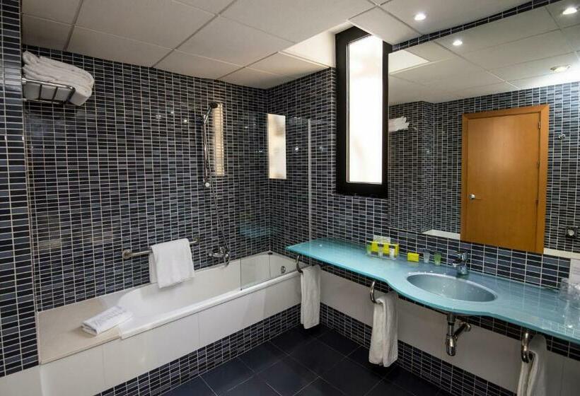 اتاق استاندارد سه نفره, Eurostars Málaga