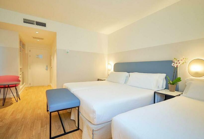 اتاق استاندارد سه نفره, Eurostars Málaga