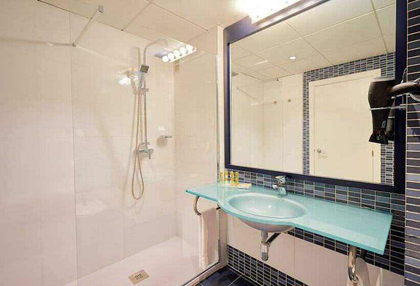 اتاق استاندارد سه نفره, Eurostars Málaga