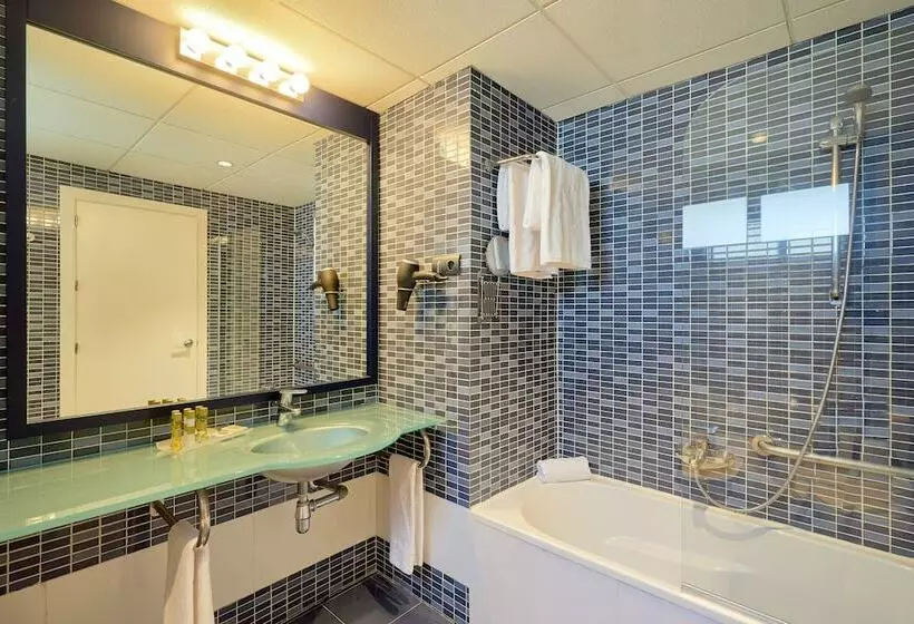 اتاق استاندارد سه نفره, Eurostars Málaga