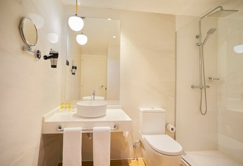 اتاق استاندارد سه نفره, Eurostars Málaga