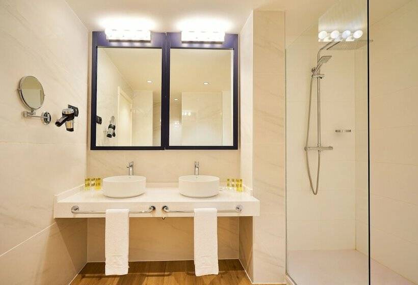 اتاق سوپریور با چشم‌انداز, Eurostars Málaga