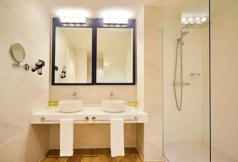 اتاق سوپریور با چشمانداز, Eurostars Málaga