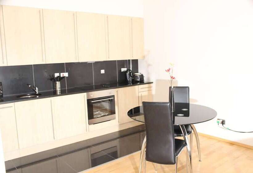 דירת שלושה חדרים, Glasgow Lofts