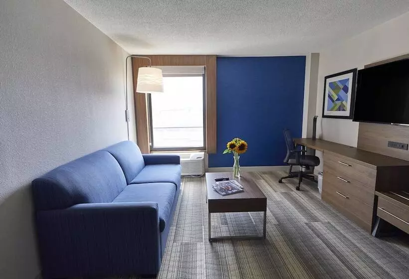 سوییت, Holiday Inn Express Nashville Downtown   Broadway, An Ihg