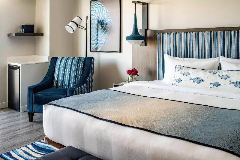 اتاق استاندارد با تخت بزرگ, Hollywood Beach Marriott