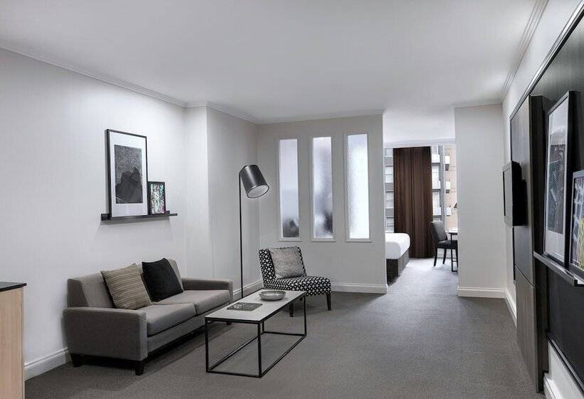 이그제큐티브 스튜디오, Mantra On Little Bourke