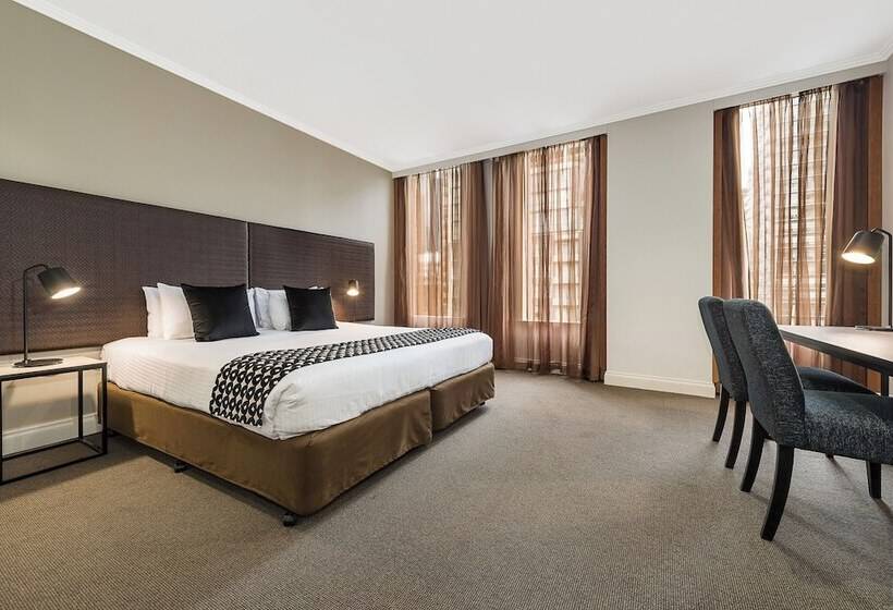 이그제큐티브 스튜디오, Mantra On Little Bourke