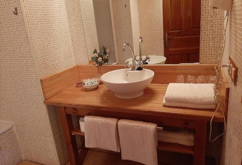 스탠다드 트리플 룸, Rural El Rexacu