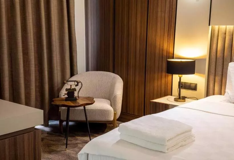اتاق لوکس سه تخته, Monalisa Hotels Kuşadasi
