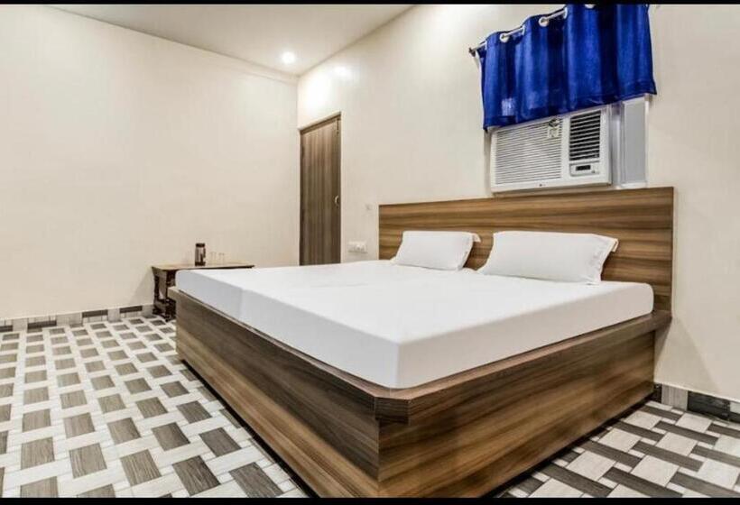 اتاق لوکس با بالکن, Vivek