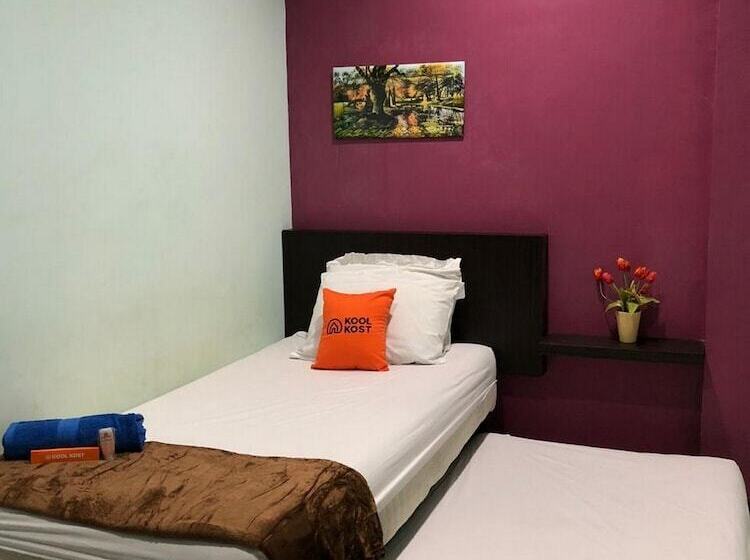 Номер Стандарт Совместная Ванная, Koolkost Syariah Near Tunjungan Plaza 2