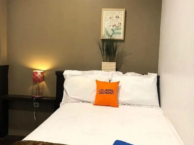 バス共有のスタンダードルーム, Koolkost Syariah Near Tunjungan Plaza 2