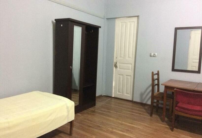 اتاق استاندارد چهار تخته, Natia Guest House