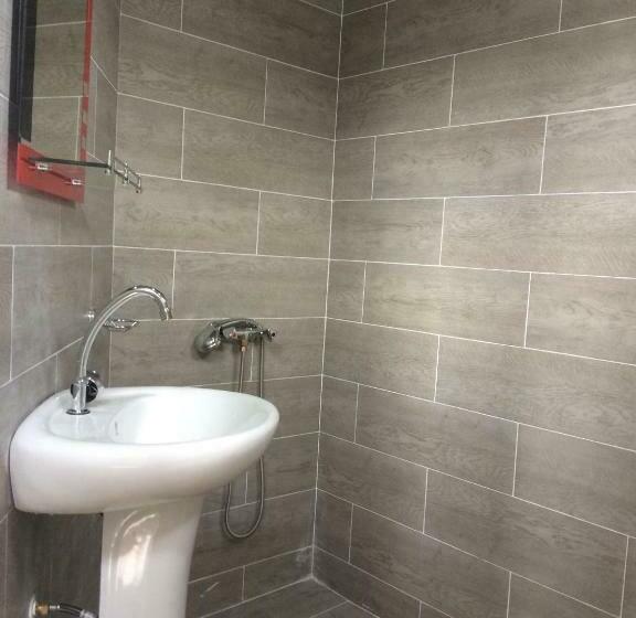 اتاق استاندارد چهار تخته, Natia Guest House