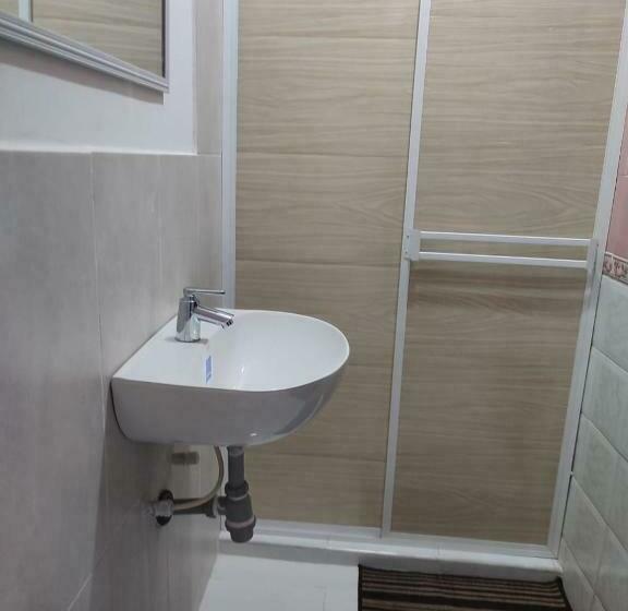 غرفة عائلية, Yosu Hostal