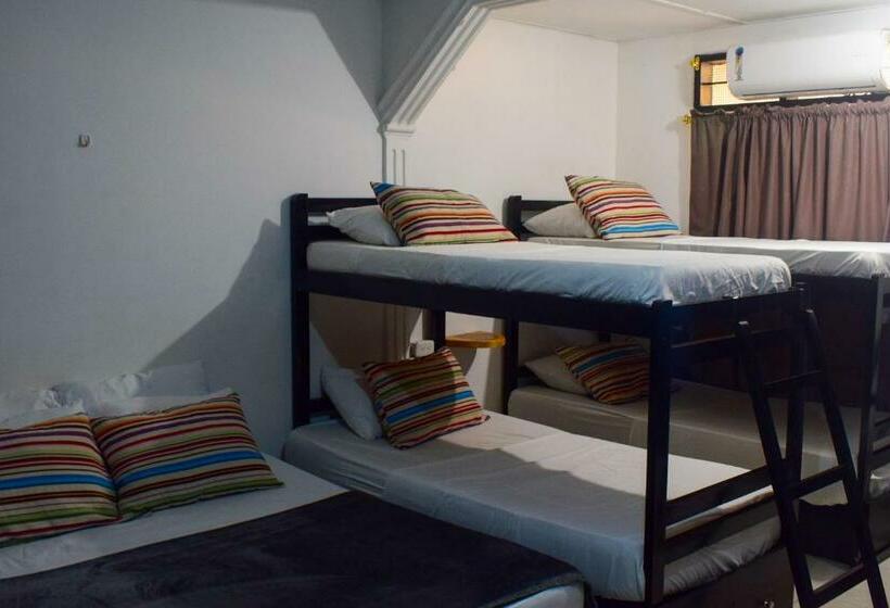 غرفة عائلية, Yosu Hostal