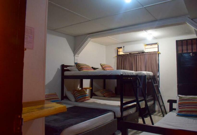 غرفة عائلية, Yosu Hostal