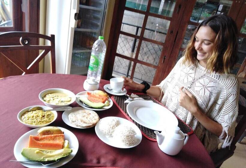 Deluxe Rum, Jade Green Rest Inn