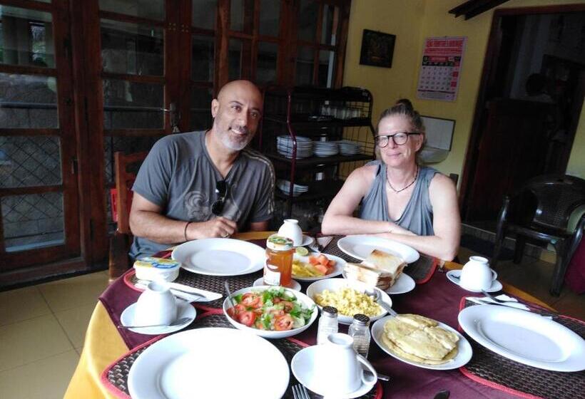 Deluxe Rum, Jade Green Rest Inn