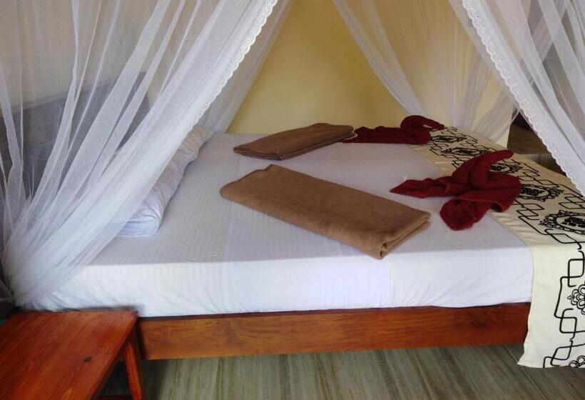 Deluxe Rum, Jade Green Rest Inn