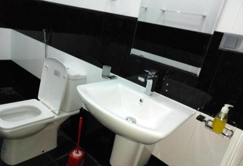 Deluxe Rum, Jade Green Rest Inn