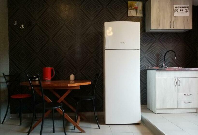 تختخواب در اتاق مشترک, Kiev Hostel