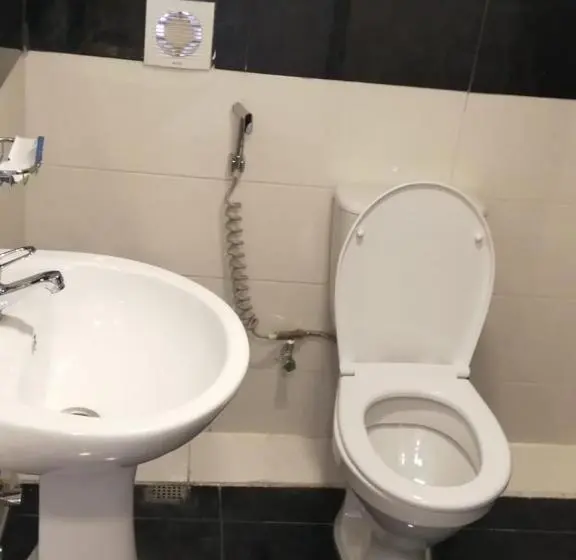 اتاق استاندارد با سرویس بهداشتی مشترک, Kiev Hostel